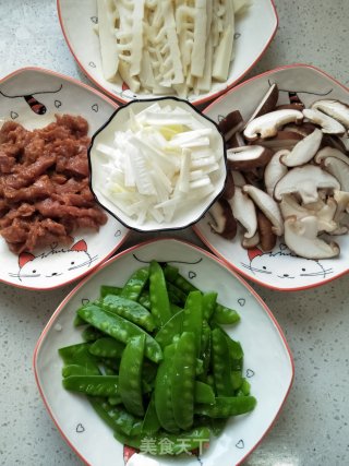 里脊荷兰豆炒春笋的做法步骤：4