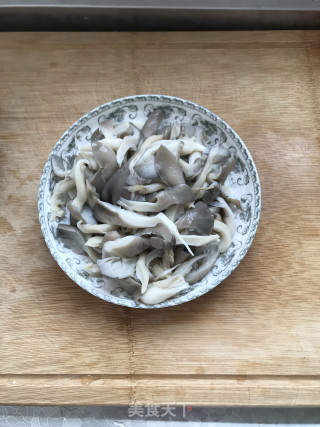 平菇土豆片的做法步骤：3