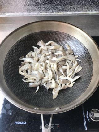 平菇土豆片的做法步骤：6