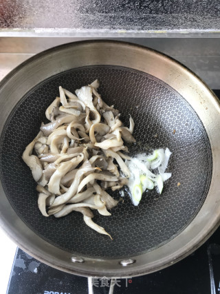 平菇土豆片的做法步骤：7