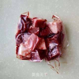 牛腩炖土豆的做法步骤：1