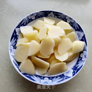 牛腩炖土豆的做法步骤：3