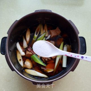 牛腩炖土豆的做法步骤：9