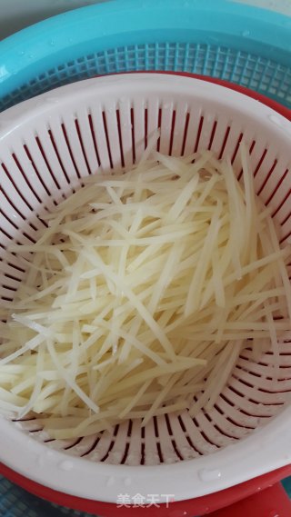 酸辣土豆丝的做法步骤：3