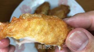 最简单的炸鸡翅，炸至金黄，入口酥脆，香嫩又多汁，好吃到舔手指!的做法步骤：12