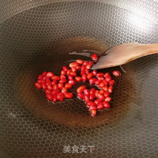 宫保鸡丁的做法步骤：1