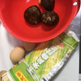 菌菇鸡蛋汤面的做法步骤：1