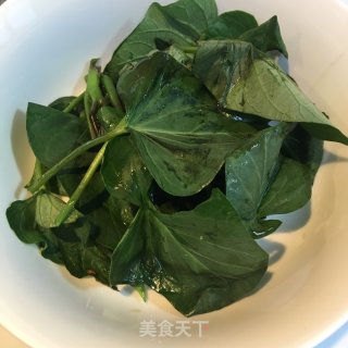 菌菇鸡蛋汤面的做法步骤：2