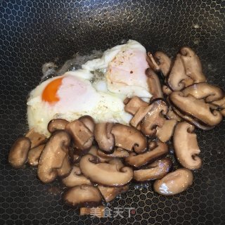 菌菇鸡蛋汤面的做法步骤：4