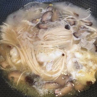 菌菇鸡蛋汤面的做法步骤：6