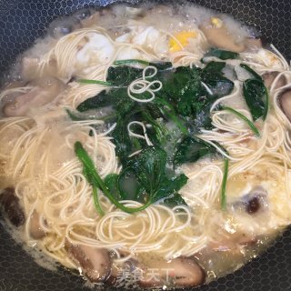 菌菇鸡蛋汤面的做法步骤：7