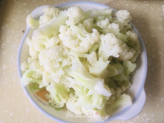 清炒菜花的做法步骤：1