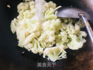 清炒菜花的做法步骤：4