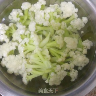 响油有机花菜的做法步骤：1