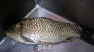 剁椒鲫鱼的做法步骤：1