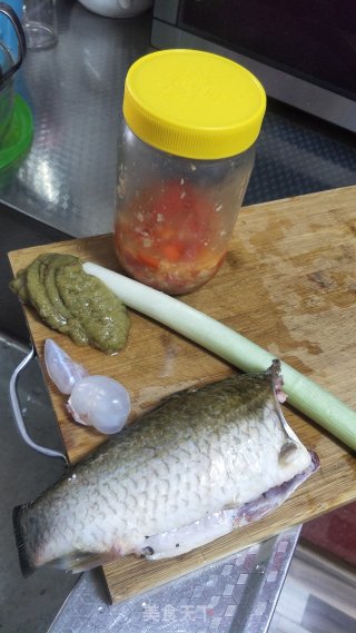 剁椒鲫鱼的做法步骤：2