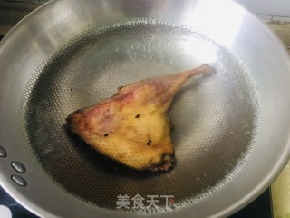 腊鸭腿焖萝卜的做法步骤：1