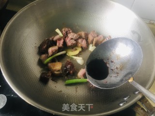 腊鸭腿焖萝卜的做法步骤：6