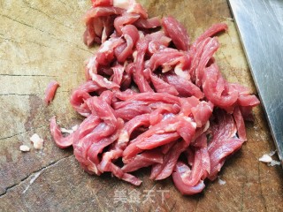 韭菜苔炒肉丝的做法步骤：3