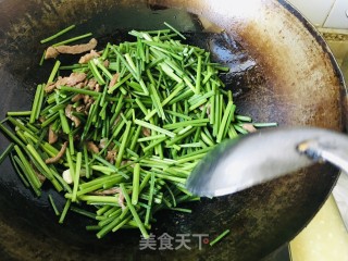 韭菜苔炒肉丝的做法步骤：5