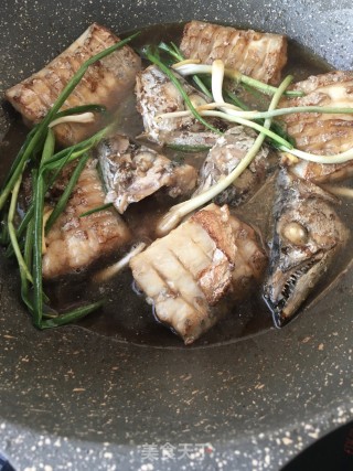 糖醋带鱼的做法步骤：16