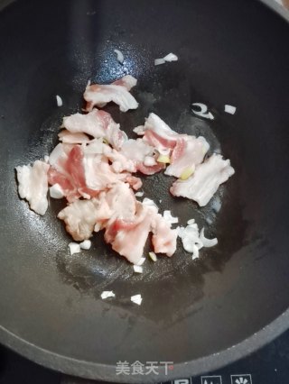 蟹味菇炒肉的做法步骤：5