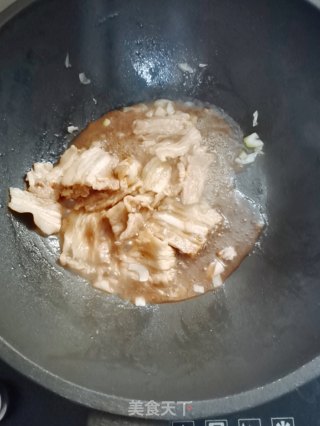 蟹味菇炒肉的做法步骤：6