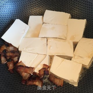豌豆腊肉烧豆腐的做法步骤：3