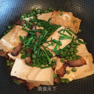 豌豆腊肉烧豆腐的做法步骤：7