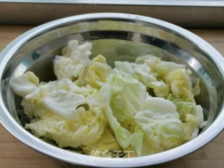 手撕包菜的做法步骤：1