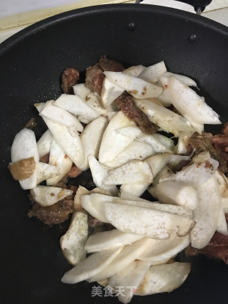 杏鲍菇炒牛仔骨的做法步骤：5