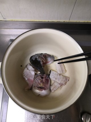 川芎鱼头炖豆腐的做法步骤：4