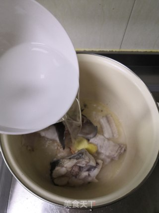 川芎鱼头炖豆腐的做法步骤：6