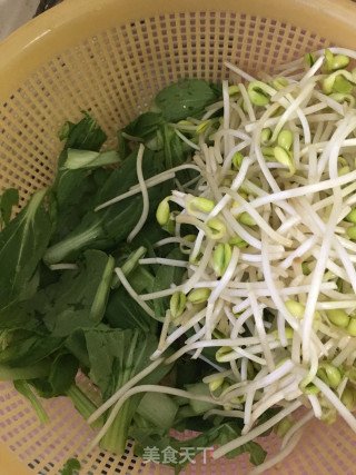 豆芽菜秧炒面的做法步骤：1