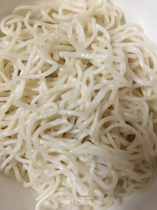 豆芽菜秧炒面的做法步骤：2