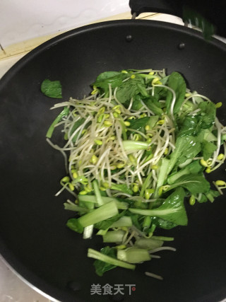 豆芽菜秧炒面的做法步骤：4