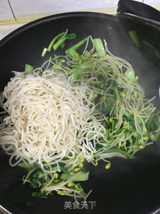 豆芽菜秧炒面的做法步骤：5
