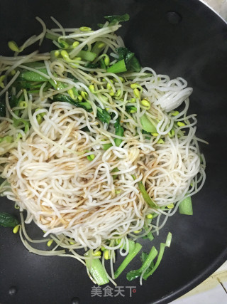 豆芽菜秧炒面的做法步骤：6