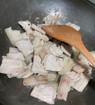 尖椒回锅肉的做法步骤：3