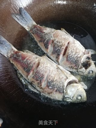 网红奶白鲫鱼汤的做法步骤：2