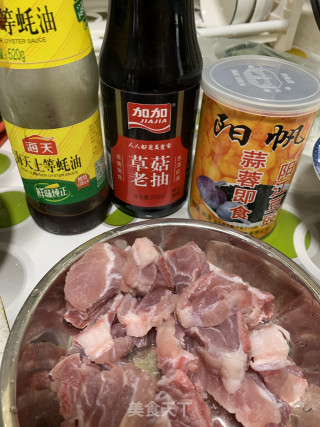 排骨蒸芋头的做法步骤：2