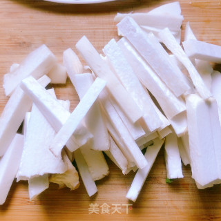 芦笋炒鸡腿菇的做法步骤：3