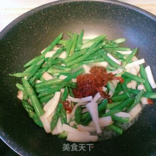 芦笋炒鸡腿菇的做法步骤：9