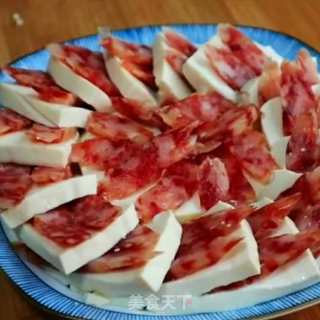 腊肠蒸豆腐的做法步骤：2