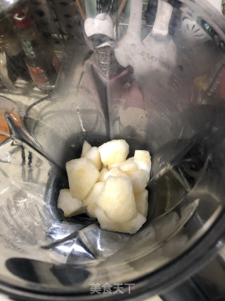 牛奶雪梨汁的做法步骤：2