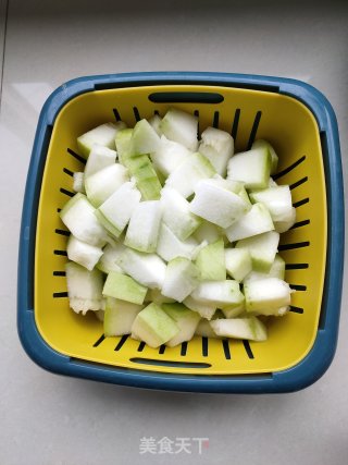 卤肉冬瓜炖粉皮的做法步骤：1