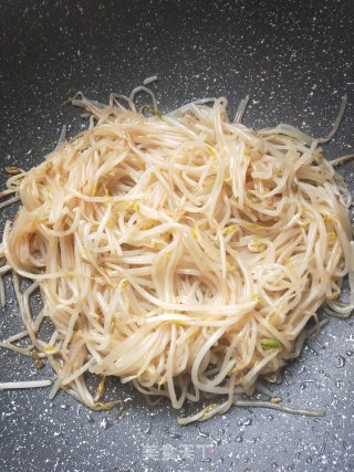 醋溜绿豆芽的做法步骤：6