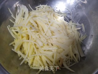 酸辣土豆丝的做法步骤：2