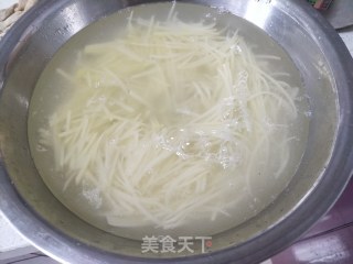 酸辣土豆丝的做法步骤：3