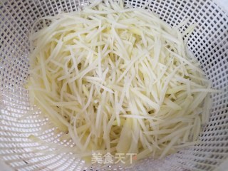 酸辣土豆丝的做法步骤：4